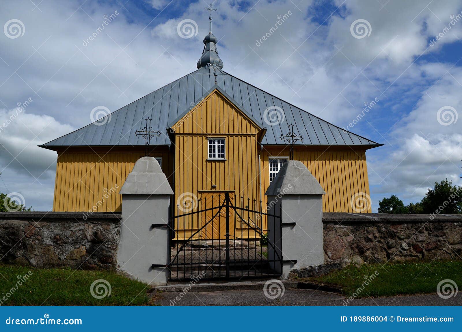 lithuanian architectural monuments - deguÃÂiai st. vincent ferrer church.